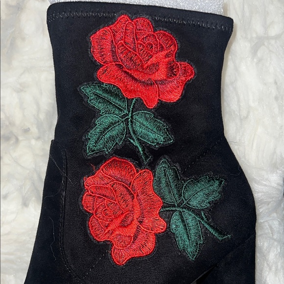 Steve Madden Black Rose Embroidered Heeled Boots - Picture 11 of 12